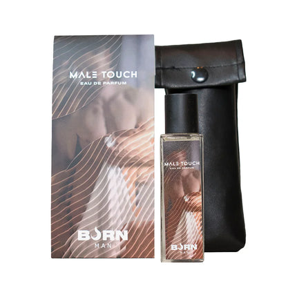Klar glasflasche mit male touch eau de parfum von born man mit schwarzem deckel und warmen abstrakten wellenmusteretikett