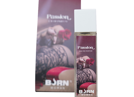 Klare glasflasche mit weißem deckel und weinrotem etikett passion eau de parfum von born woman für damen 20 ml