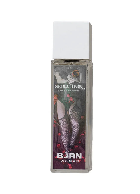 Ein rechteckiges glasflakon burn seduction damenparfüm 20 ml mit weißem deckel und beinen in spitzenstrümpfen auf etikett