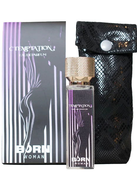 Ein eleganter rechteckiger glasparfümflakon mit goldfarbenem strukturiertem deckel und lila flüssigkeit temptaion eau de parfum von born woman 20 ml
