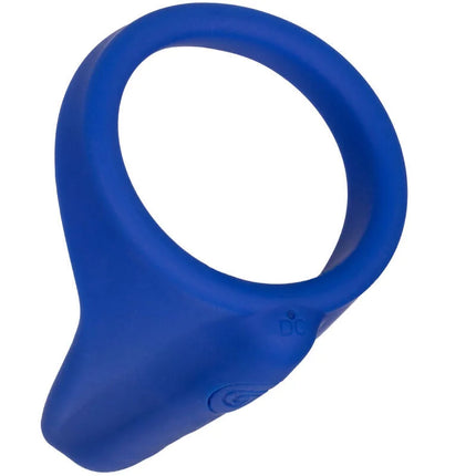 Blauer silikonring mit glattem rundem design und dezent geprägtem branding von calexotics admiral dammmassager