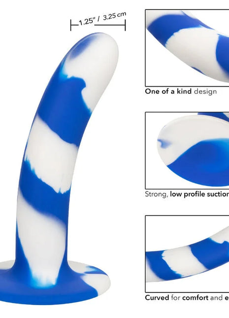 Bleu-weißer, swirled silikon dildo mit saugnapfbasis von calexotics namens admiral swirl dildo flexibel