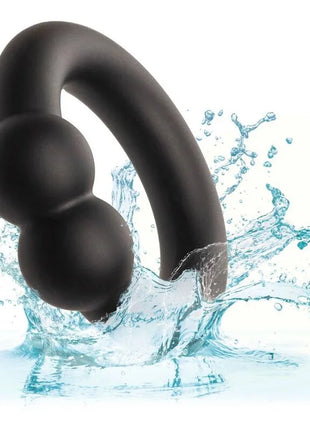 Schwarzer silikonring alpha muscle ring von calexotics mit zwei abgerundeten vorwölbungen für den intimen gebrauch
