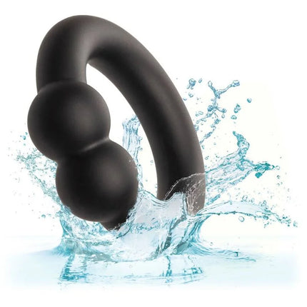 Schwarzer silikonring alpha muscle ring von calexotics mit zwei abgerundeten vorwölbungen für den intimen gebrauch