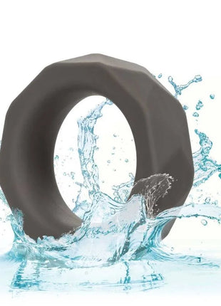 Calexotics alpha prolong prismatischer ring grau ein dunkelgrauer silikonring mit strukturierter facettierter form