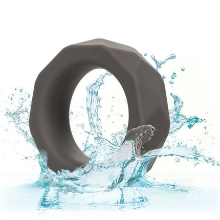 Calexotics alpha prolong prismatischer ring grau ein dunkelgrauer silikonring mit strukturierter facettierter form