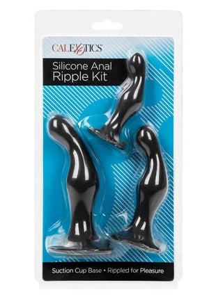 Schwarzes silikon analspielzeug mit gerippten oberflächen im blisterpack von calexotics anal ripple kit
