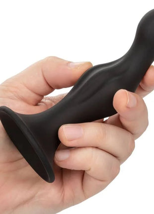 Schwarzer silikon analplug mit gestuftem design und breiter basis aus calexotics anal ripple kit