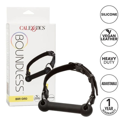 Schwarze boundless bar gag von calexotics aus silikon und veganem leder mit verstellbaren riemen