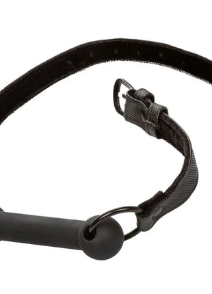 Schwarzer silikonmundknebel mit verstellbarem riemen und metallschnalle von calexotics boundless bar gag