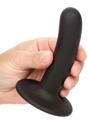 Schwarzer silikon analplug mit glattem, abgerundetem kopf und breiter basis von calexotics boundless dildo 12 cm gurt kompatibel