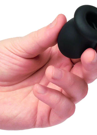 Schwarzer silikon analplug mit abgerundetem, kegelförmigem design und glatter oberfläche von calexotics boundless ftm stroker reversible 5cm