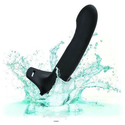 Schwarzes sylikon erwachsenenspielzeug mit elegantem, gebogenem design und flacher basis von calexotics boundless multi harness