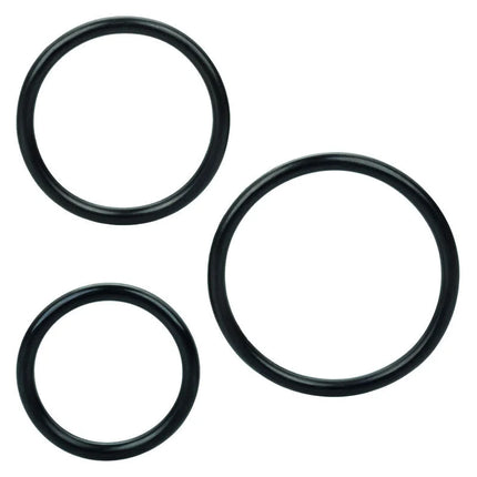 Drei schwarze o-ringe aus silikon in verschiedenen größen im calexotics boundless silikon-pegging-kit