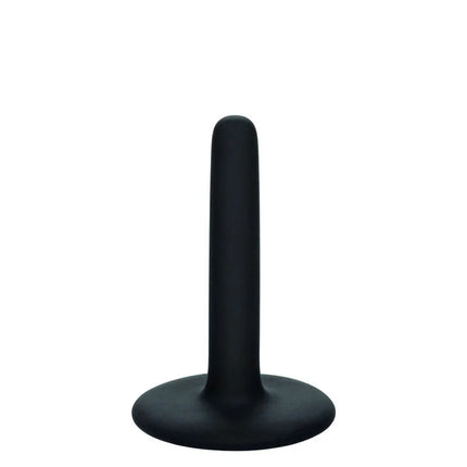 Schwarzer silikon-analplug mit glattem rundem design und breiter basis im calexotics boundless silikon-pegging-kit