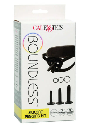 Calexotics boundless silikon-pegging-kit schwarzes silikon bondage-harness und probes set in verpackung