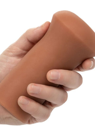 Tanfarbiger silikonmasturbator calexotics boundless stroker karamell mit glatten, abgerundeten konturen und konischem design