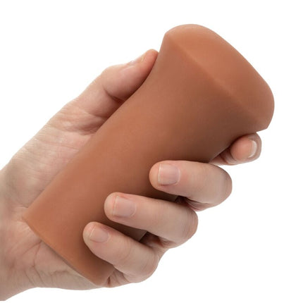 Tanfarbiger silikonmasturbator calexotics boundless stroker karamell mit glatten, abgerundeten konturen und konischem design