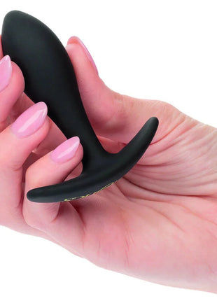 Schwarzer silikon-analplug mit gebogenem griff und strukturierter oberfläche von calexotics boundless teardrop plug