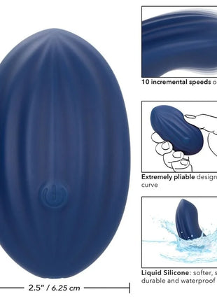 Blauer ovaler vibrator aus liquid silikon mit glatter biegsamer oberfläche und zentralem einschaltknopf von calexotics