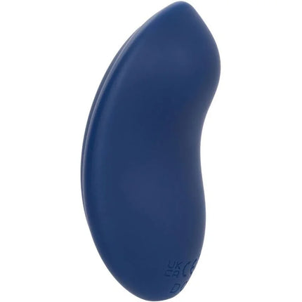 Ein navyblauer silikonspielzeug von calexotics mit elegantem, gebogenem design und dezenten zertifizierungsmarken