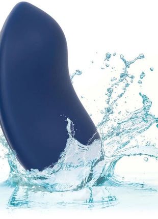 Ein elegantes navyblaues silikon-ersatzteil für körperfreude mit glattem, geschwungenem design von calexotics