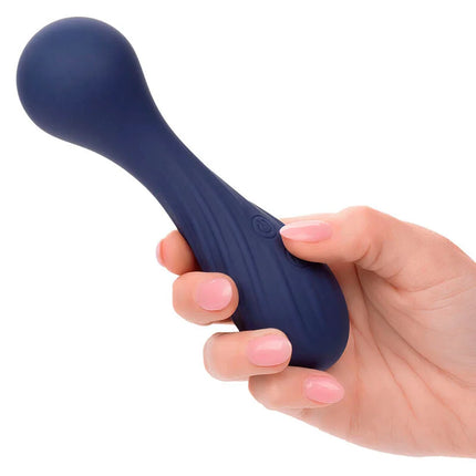 Navyblauer silikonvibrationsstab mit glattem rundem kopf und strukturiertem griff calexotics charisma temptation massager 12 funktionen lila