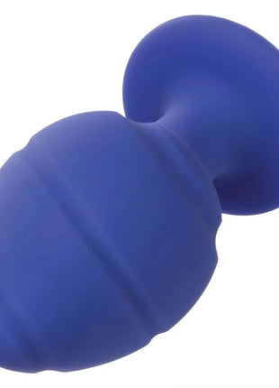 Blauer silikon analplug mit geripptem, strukturiertem oberfläche und abgerundeten enden von calexotics cheeky buttplug lila