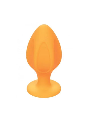 Orangesilikon buttplug mit glattem tropfenförmigem kopf und abgerundetem boden von calexotics cheeky buttplug