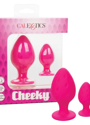 Helle rosa strukturierte silikon analplugs im zweiteiligen set von calexotics namens cheeky buttplug rosa