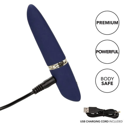 Navyblauer silikonvibrator mit silbernem metallband und usb-ladekabel calexotics chic daisy mini-massager