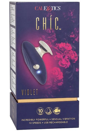 Calexotics chic violet stimulator ist ein dunkelblaues und silbernes vibrierendes gerät mit glänzendem finish und 10 geschwindigkeiten