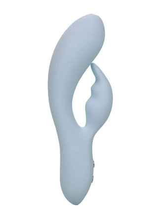 Ein schlankes, hellblaues silikonspielzeug mit gebogenem design und strukturiertem griff von calexotics contour kali blau