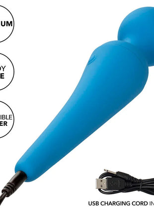 Blauer silicone body wand mit rundem kopf und spitz zulaufendem griff plus usb-ladekabel von calexotics
