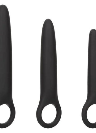 Calexotics dilator-trio mit drei schwarzen silikon-spitzen in glattem, konischem design und loch am fuß