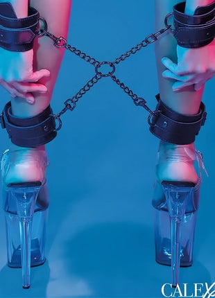 CALEXOTICS – Euphoria Hogtie-Set aus veganem Leder & Samt - Bondage-Set