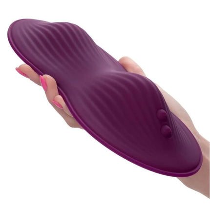 Calexotics fernbedienung dual rider lila silikon fußmassager mit konturierter gerippter oberfläche und drei runden vorsprüngen
