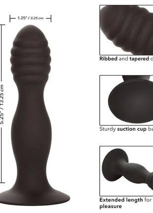 Schwarzer gerippter silikon anal-stud von calexotics mit konischem design und stabilem saugnapf steht sicher
