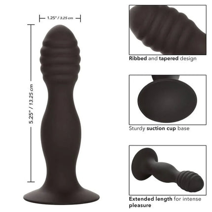 Schwarzer gerippter silikon anal-stud von calexotics mit konischem design und stabilem saugnapf steht sicher