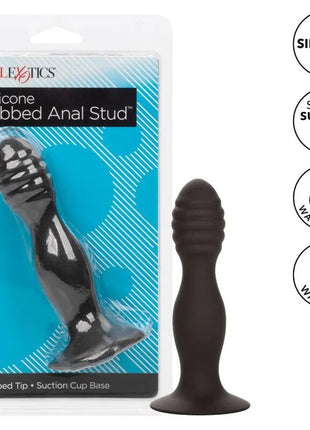 Schwarzer silikon gerippter anal-stud mit saugnapfbasis von CalExotics frontalansicht