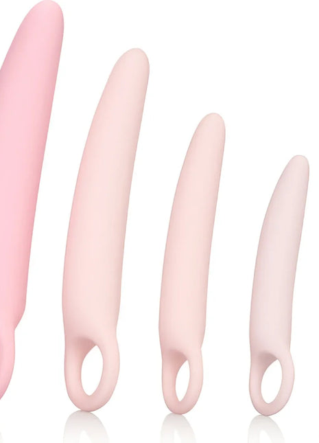Set von fünf pinken silikon-dilatatoren mit glattem, konischem design und schlaufen am griff von calexotics