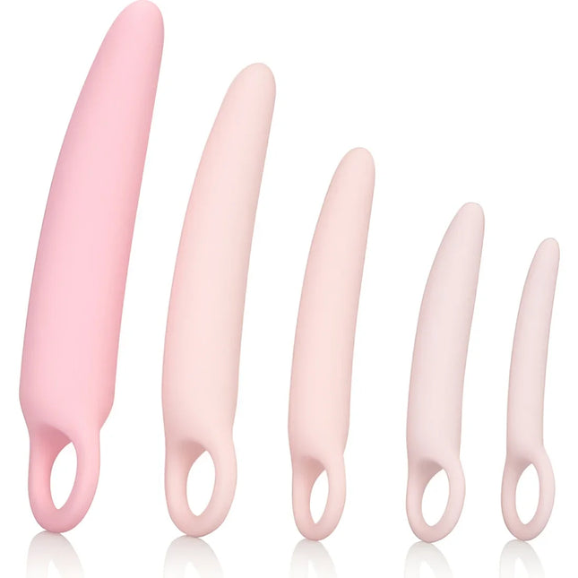 Set von fünf pinken silikon-dilatatoren mit glattem, konischem design und schlaufen am griff von calexotics