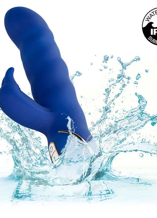 Blauer silikon vibrator jack rabbit von calexotics mit ergonomischem design und bedienfeld am sockel