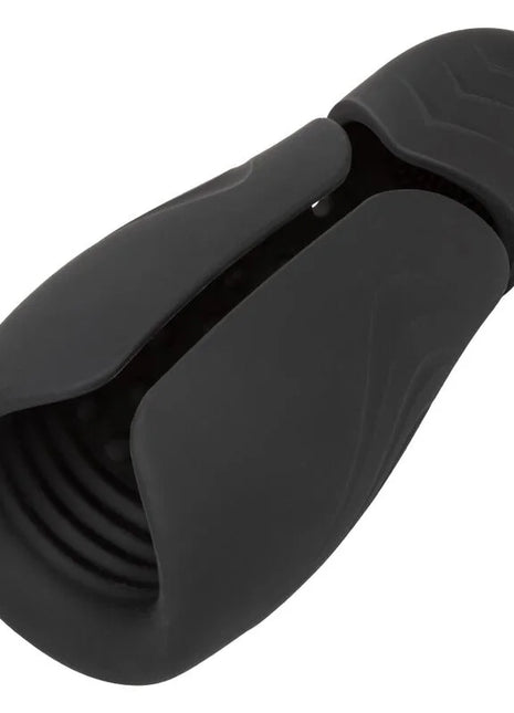 Schwarzer silikon cockring mit glattem, konturiertem design und strukturierten inneren rillen von calexotics masturbator elite pro stroker