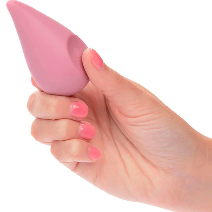 Pink silikon teardrop vibrator mit mod flair stimulator rosa in hand mit passenden pinken nägeln