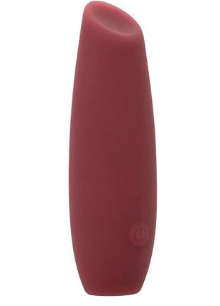 Ein schlanker, matt rosaroter silikonvibrator mit glattem, konischem design und dezentem power-knopf von calexotics mod tilt stimulator rot