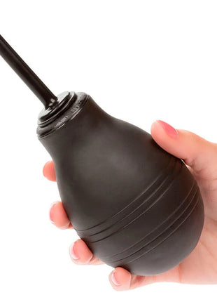Schwarze gummiball-analdusche mit langem, schlankem düsenaufsatz von calexotics für eine richtungsweisende reinigung