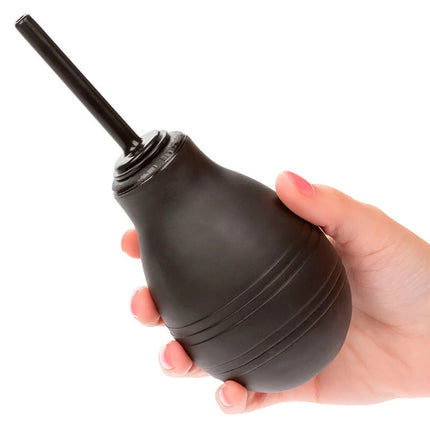Schwarze gummiball-analdusche mit langem, schlankem düsenaufsatz von calexotics für eine richtungsweisende reinigung