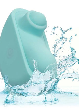 Ein schlanker matter tealfarbener Silikonstimulator von CalExotics mit abgerundetem Kopf und glatten Konturen