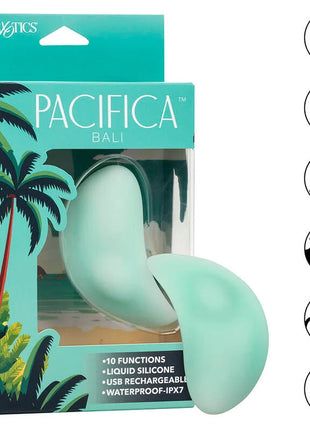 Ein mintgrüner liquid silicone calexotics pacifica bali teaser personal massager mit glattem ergonomischem design und 10 funktionen